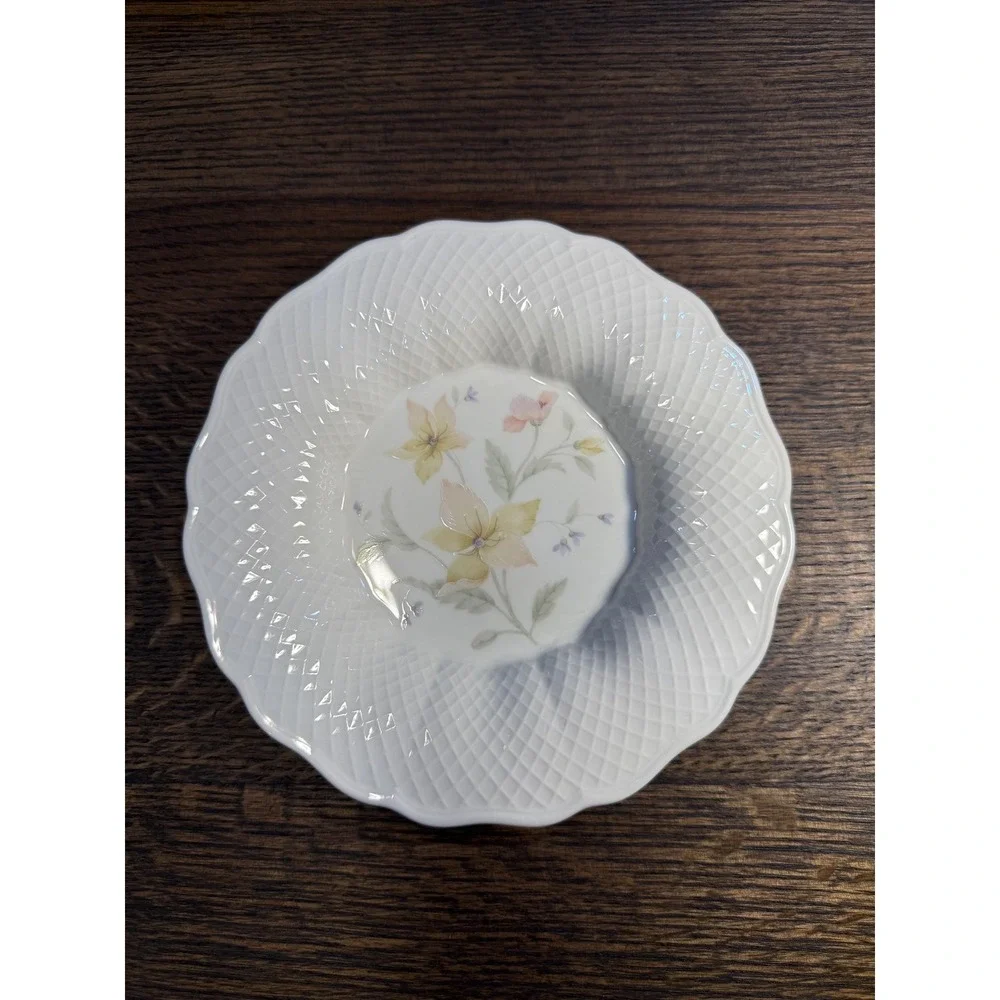 Mikasa Bone China Plate Pastel Garden 82055 Floral Dish‎ with Scalloped Edge